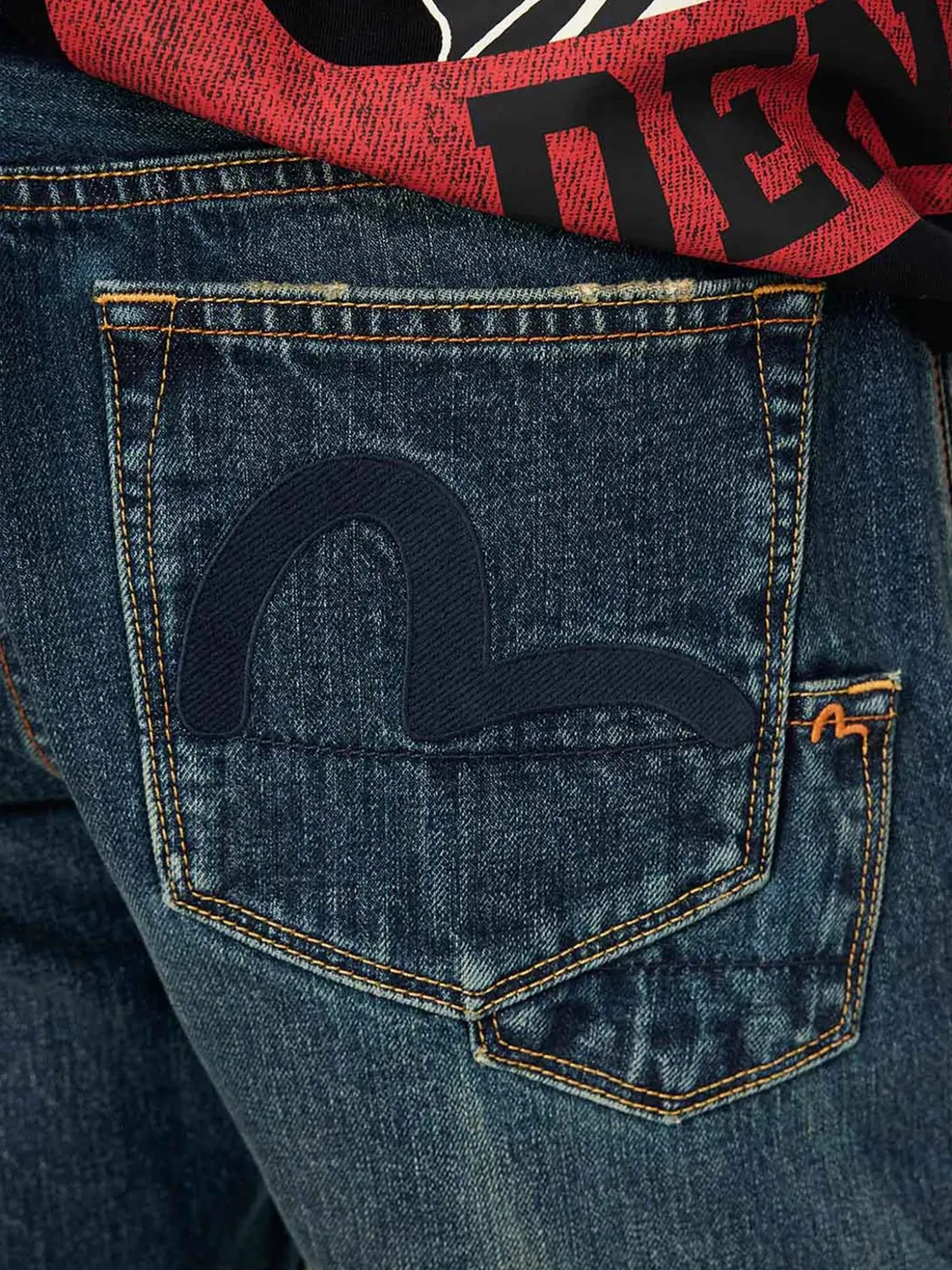 Jeans regular fit con ricamo gabbiano applicato 2000